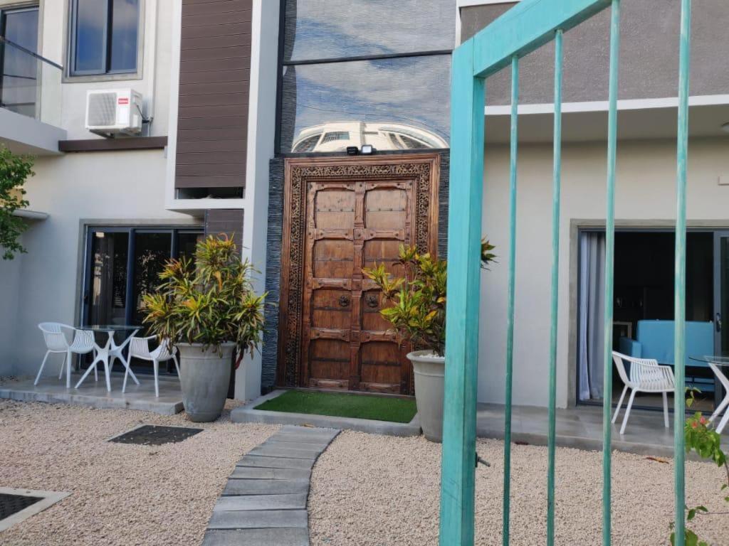 Shanti Haveli Beachfront Apartments Flic en Flac Exterior photo