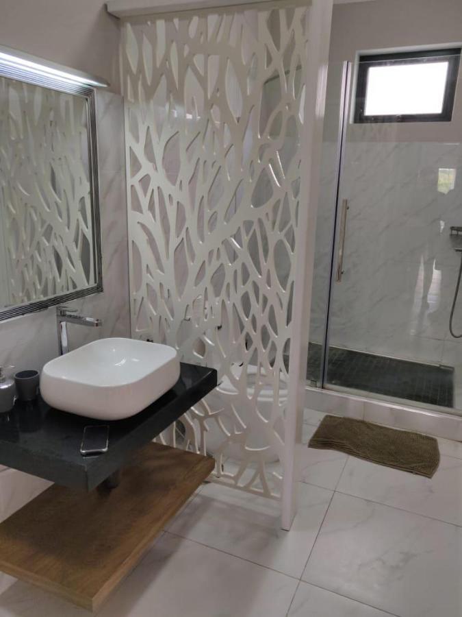 Shanti Haveli Beachfront Apartments Flic en Flac Exterior photo