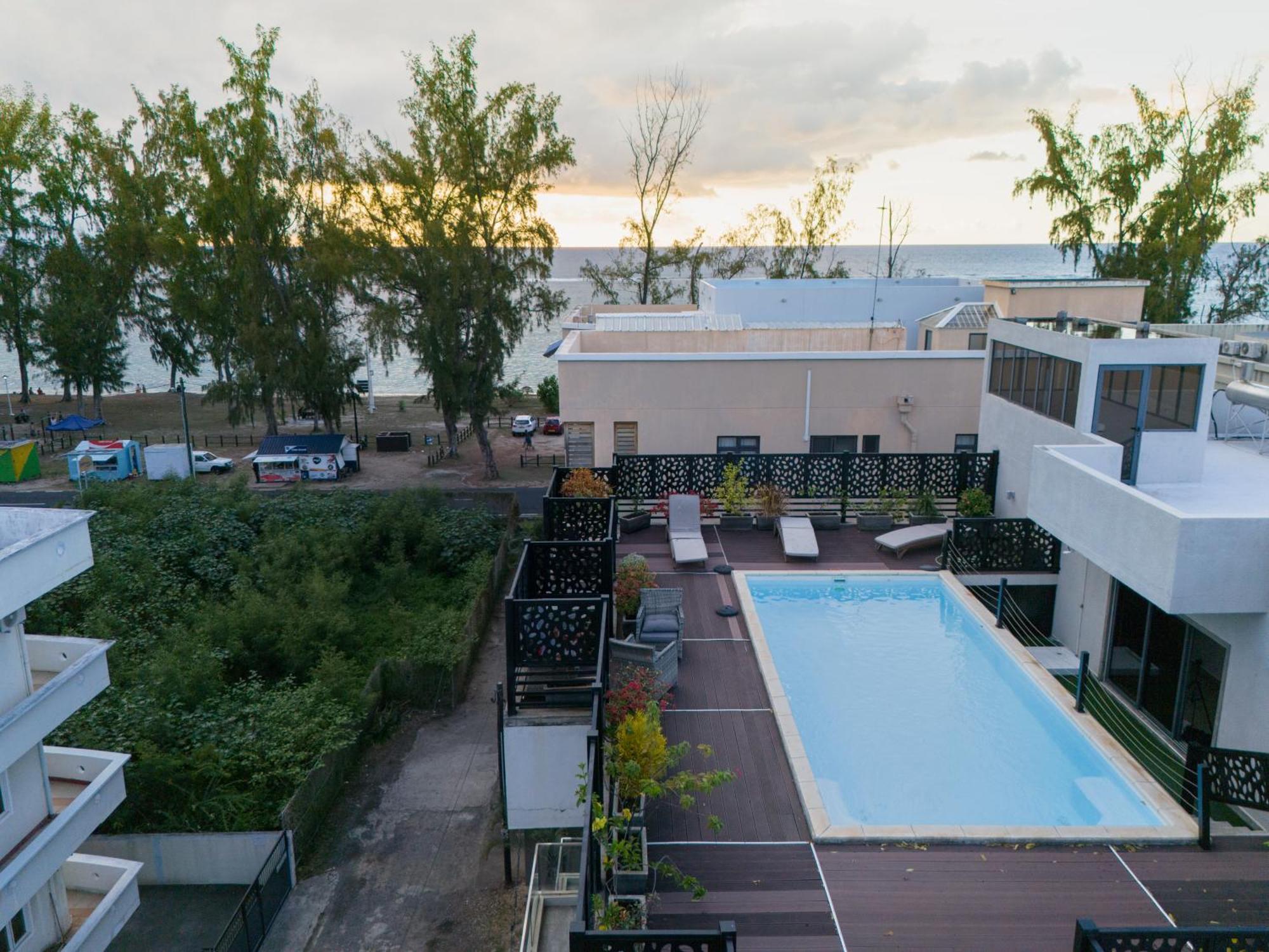 Shanti Haveli Beachfront Apartments Flic en Flac Exterior photo